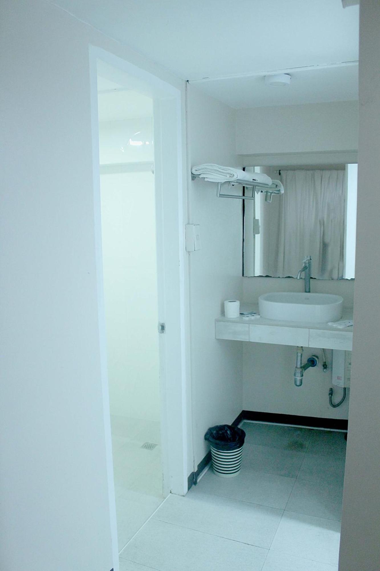 The Humbertos Hotel Davao Экстерьер фото