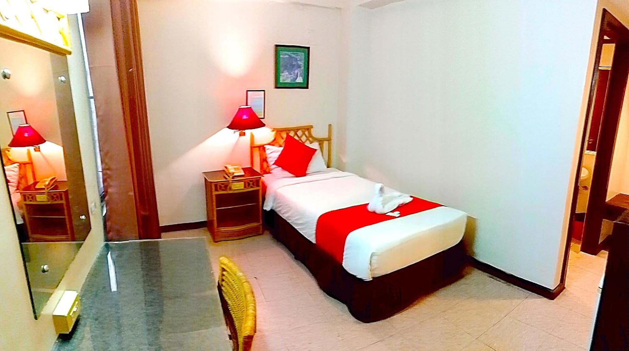 The Humbertos Hotel Davao Экстерьер фото